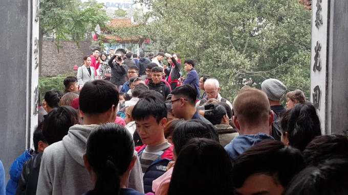 Phố phường Hà Nội chiều ngày đầu năm thoáng đãng lạ thường