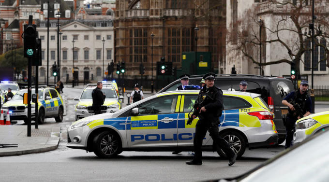 Cảnh sát Anh đang ráo riết điều tra, tìm kiếm nghi phạm khủng bố. (Ảnh: Reuters)