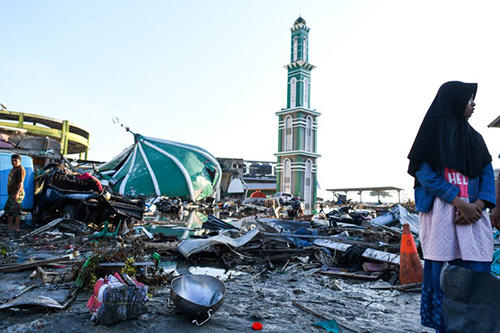 1.200 tù nhân Indonesia vượt ngục trong động đất, sóng thần