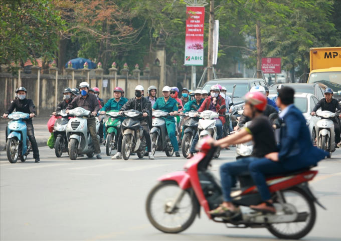 Theo Sở GTVT Hà Nội, việc cấm xe máy trên đường Lê Văn Lương, Nguyễn Trãi sẽ phát huy hiệu quả hơn nữa xe buýt nhanh BRT tuyến Kim Mã - Yên Nghĩa, hoặc tuyến đường sắt đô thị 2A Cát Linh - Hà Đông.