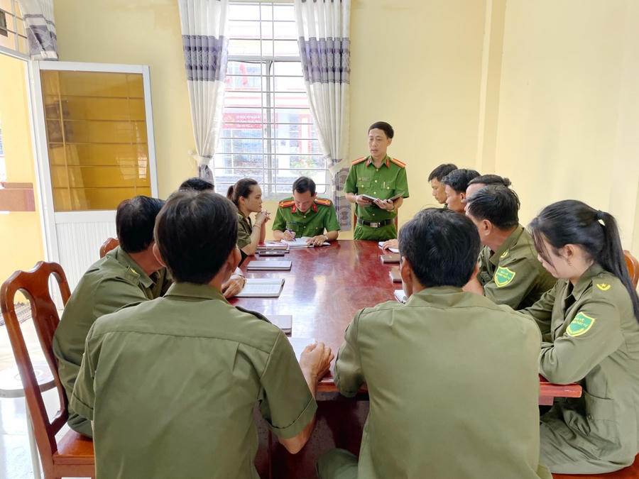 Công an xã Phong Thạnh Tây A (huyện Phước Long) tổ chức sinh hoạt mô hình “Cổng ANTT thông minh”.