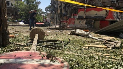 Truyền thông Nhà nước Syria cho hay, 2 quả đạn pháo đã bắn vào khu nhà Đại sứ quán Nga tại Damascus ngày 16/7 nhưng không ai bị thương.