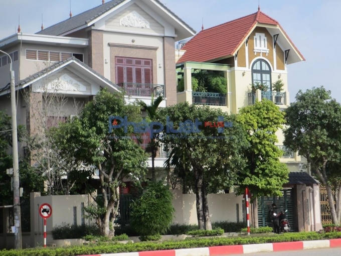 Lãnh đạo UBND phường Nông Trang từ chối trả lời nhiều câu hỏi của Phapluatplus về ngôi biệt thự mà người dân cho rằng của ông Nguyễn Quốc Liên.