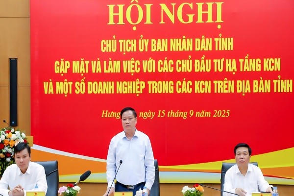 Ông Nguyễn Khắc Thận, Chủ tịch UBND tỉnh Hưng Yên phát biểu tại buổi làm việc với các chủ đầu tư hạ tầng và một số nhà đầu tư trong các khu công nghiệp (KCN) trên địa bàn.