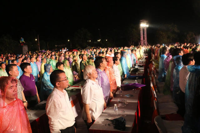 Hàng ngàn người dân xúc động khi Chiến thắng Đồng Lộc cách đây 50 năm được tái hiện chân thực, sống động.