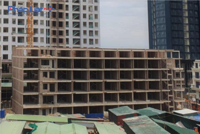 Theo ghi nhận của PV, phần thô của 46 công trình thấp tầng của dự án gần như đang mở lên đến 6 tầng nổi.