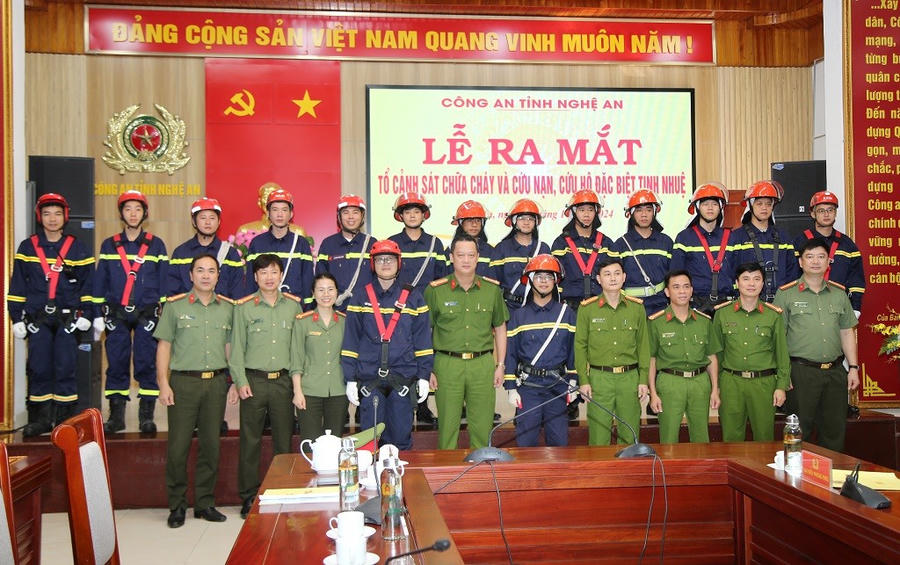 Công an Nghệ An ra mắt hai tổ cứu hộ cứu nạn đặc biệt tinh nhuệ
