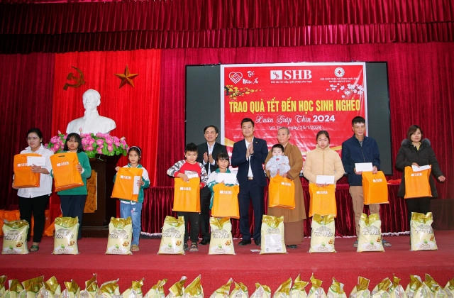 SHB mang Tết ấm đến với trẻ em nghèo vượt khó tỉnh Thái Bình