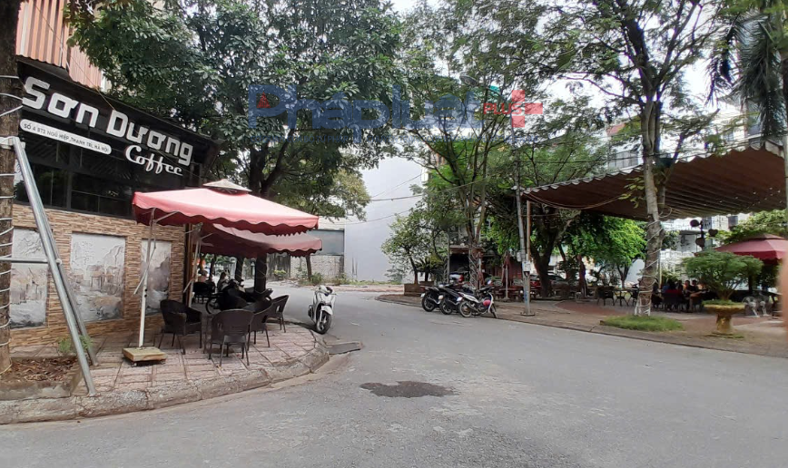 Ngoài ô đất ký hiệu CX1, gần đó một ô đất khác ký hiệu NT cũng sử dụng để kinh doanh với tên gọi "Cà phê Sơn Dương" (phía đất công cộng bên phải).