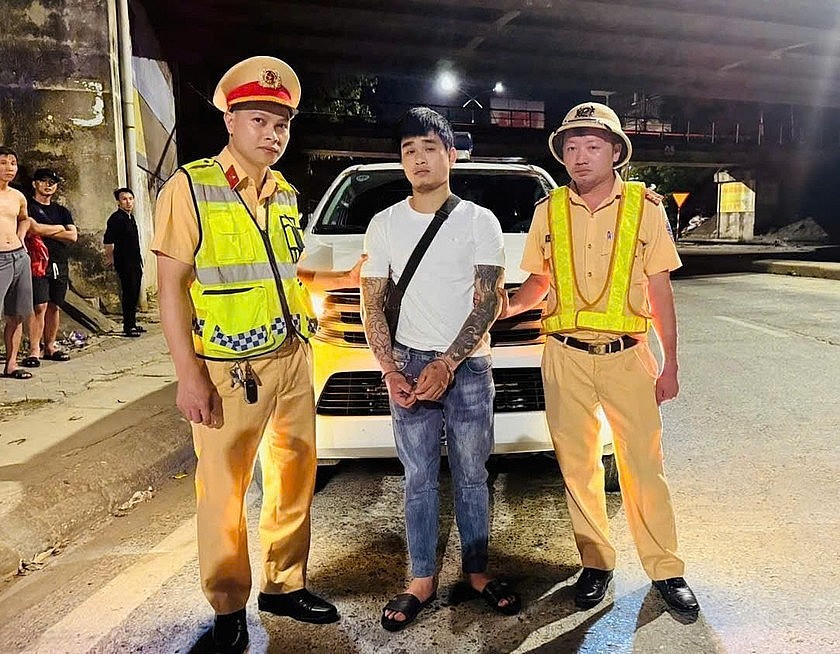 Đối tượng Nguyễn Huy Tùng tại thời điểm bị bắt giữ. (Ảnh: Thanh Tuấn).