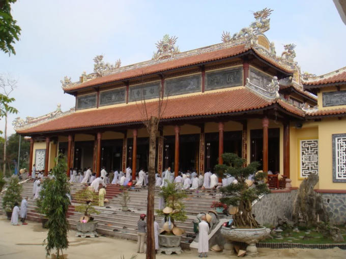 Chính diện chùa Từ Đàm( ảnh internet)