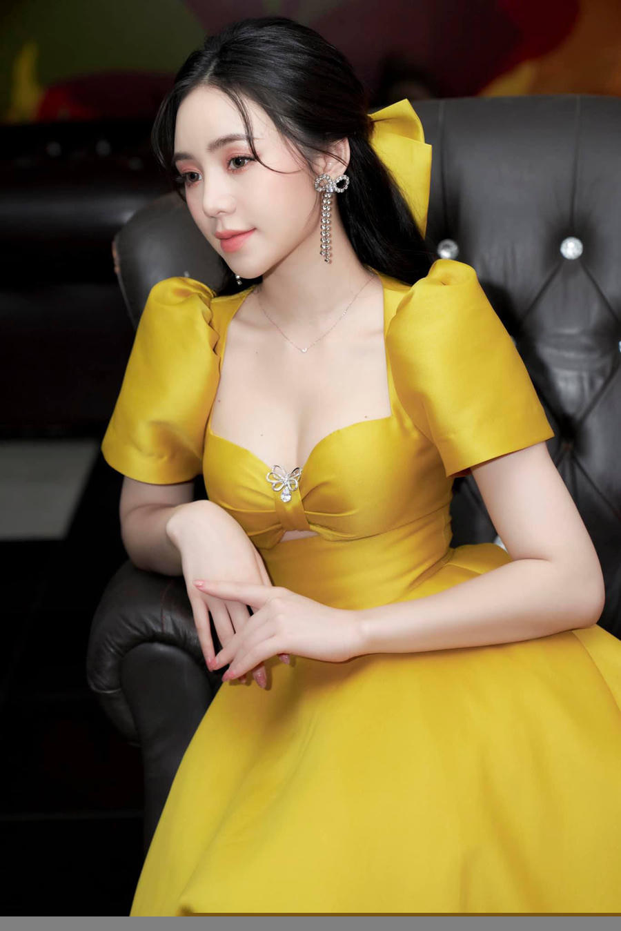 Thời trang điệu đà tôn sắc vóc nuột nà của Quỳnh Kool
