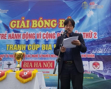 Ông Nguyễn Sĩ Tiến, Phó Giám đốc Nhà hát Tuổi trẻ phát biểu khai mạc giải đấu.