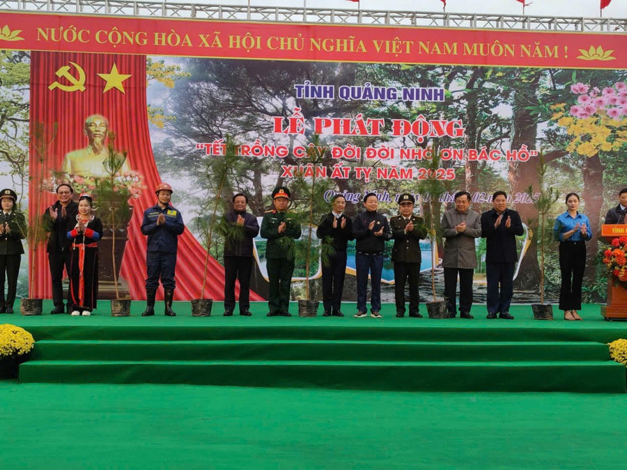 Phó Thủ tướng Chính phủ Trần Hồng Hà cùng đoàn công tác phát động Tết trồng cây “Đời đời nhớ ơn Bác Hồ” Xuân Ất Tỵ 2025 tại TP Uông Bí, tỉnh Quảng Ninh.