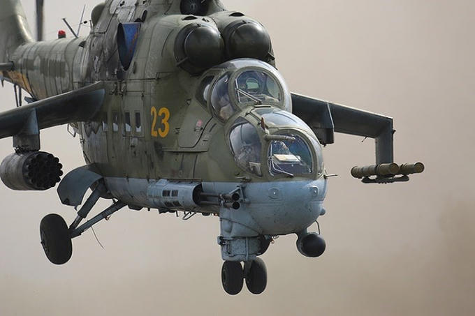Trực thăng tấn công Mi-24, do không quân Liên Xô và lực lượng kế thừa nó vận hành từ năm 1972. Phi công Xô viết gọi đây là “xe tăng bay”.