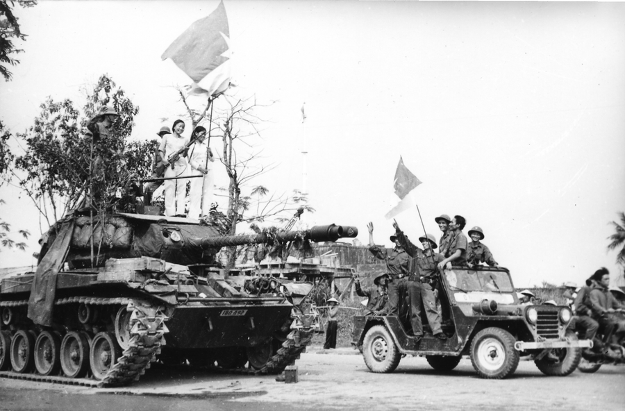 Giải phóng thành phố Huế (tháng 3-1975).