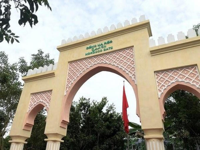 Chiếc cổng Marocco tại Ba Vì (Hà Nội).