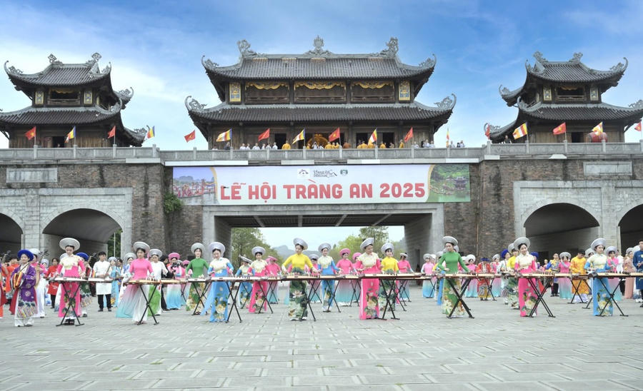 Lễ hội Tràng An - một nét văn hóa đặc sắc. Ảnh Minh Đường