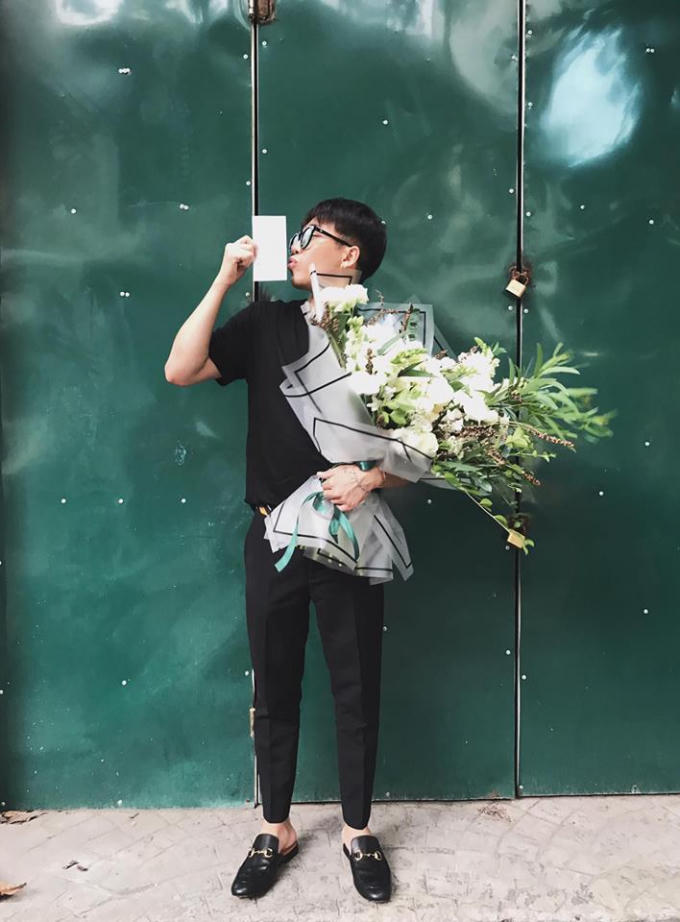 Trên trang cá nhân, Hoàng Ku khoe liên tục được nhận quà sinh nhật.