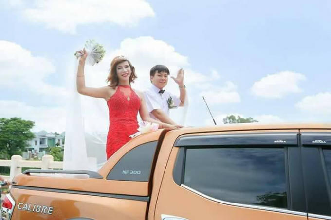 Cặp đôi rạng rỡ trong lễ cưới.