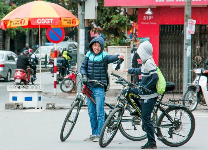 Học tiểu học và mầm non được nghỉ, nhưng cha mẹ lại lo lắng vì không biết gửi ở đâu.