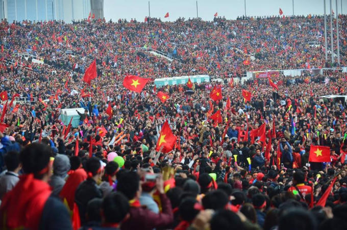 Có thể nói SVĐ Mỹ Đình sẽ rất lâu nữa mới có nhiều người đến sân như hôm nay.