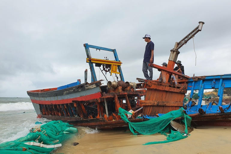 Hiện tượng thời tiết phức tạp vừa qua ở Phú Yên gây thiệt hại lớn hơn cơn bão cấp 11-12.