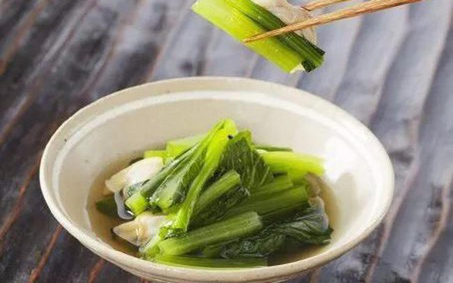 Rau xanh càng chứa nhiều nitrat thì nguy cơ biến thành nitrosamine qua quá trình hâm nóng càng cao.