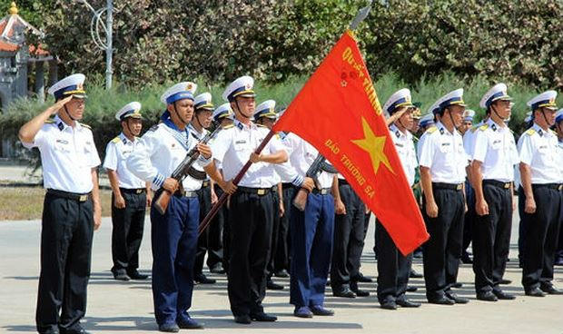 Uy nghiêm nghi lễ chào cờ ở Trường Sa.