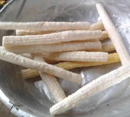 Cái cảnh khoác bao tải đựng một ít gạo, xếp hàng để chờ được những thanh bỏng như thế này,có lẽ giờ đã không còn được thấy nhiều như xưa nữa. Ảnh: sưu tầm.