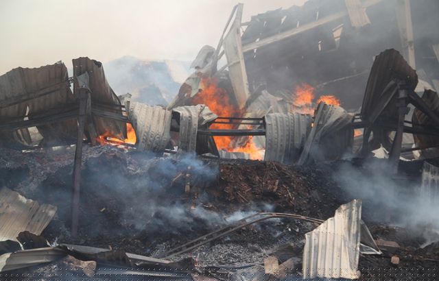 Ngọn lửa bốc cháy dữ dội