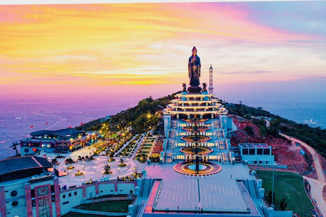 Núi Bà Đen nhìn từ trên cao