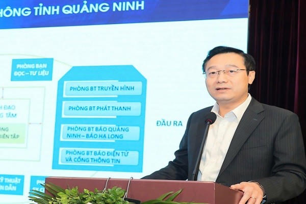 Nhà báo Nguyễn Thế Lãm, Giám đốc, Tổng Biên tập Báo và Phát thanh, Truyền hình Quảng Ninh phát biểu tại hội thảo.