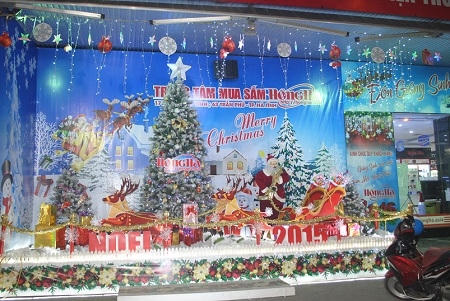 Và lung linh sắc màu tại trung tâm mua sắm (Ảnh: Duy Ngợi).