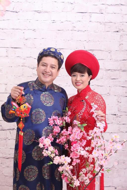 Nghệ sĩ Chí Trung và bà xã có Valentine vô cùng ý nghĩa . "Tôi còn một cái hẹn với "Nhân tình 30 năm" tức là vợ tôi, sẽ tổ chức một lễ cưới cho đàng hoàng với đầy đủ áo quần tề chỉnh (không phải đi mượn comple như cách đây 30 năm) và có cả màn trao nhẫn cưới với sự chứng kiến của hai con (nay đã lớn), cùng dàn hợp xướng là các diễn viên, ca sĩ nhiều thế hệ của Hà nội và Nhà hát Tuổi trẻ...!", nghệ sĩ Chí Trung chia sẻ.