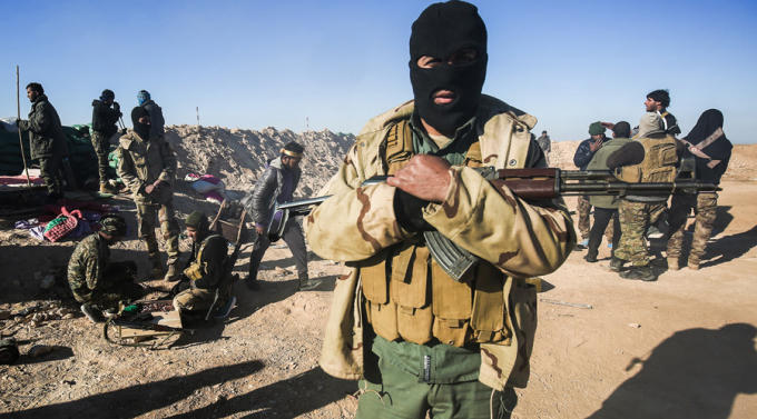Một thành viên của Lực lượng bán quân sự Hashed al-Shaabi. (Ảnh: AFP)