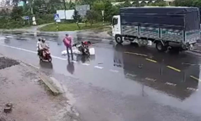 Hiện trường vụ tai nạn. ( Ảnh: cắt từ clip trên fb).