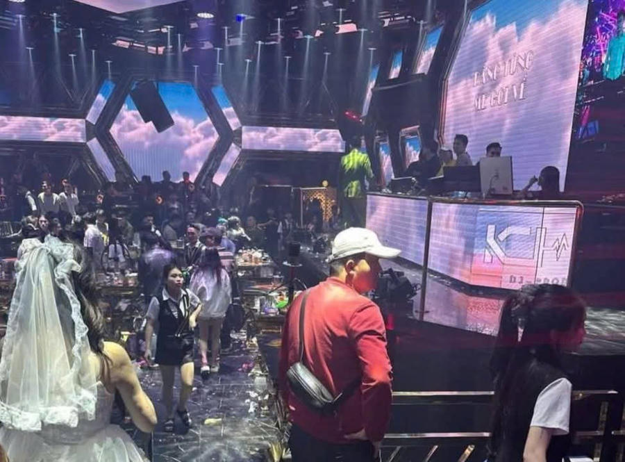 Lực lượng chức năng kiểm tra hộp đêm Bar Phượng Hoàng Clup (Khu đô thị Phượng Hoàng, TP Móng Cái).