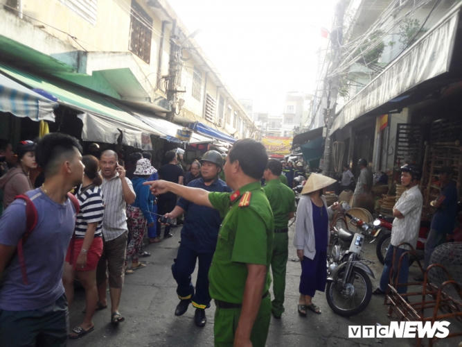 Do ngôi nhà An cố thủ nằm sát chợ Cồn nên người dân đến xem rất đông. Lực lượng công an phong tỏa toàn bộ khu vực, đồng thời mời người thân đến kêu gọi, vận động An bỏ hung khí.