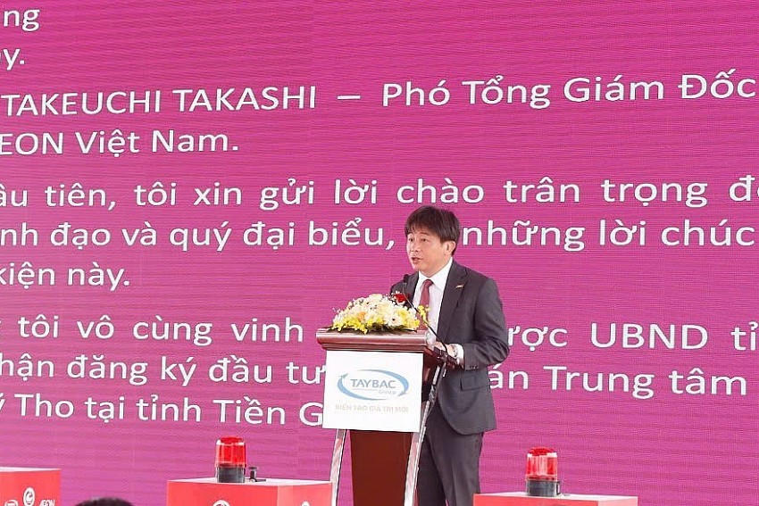 Đại diện Tập đoàn AEON, ông Takeuchi Takashi, Phó Tổng Giám đốc Khối văn phòng AEON Việt Nam phát biểu