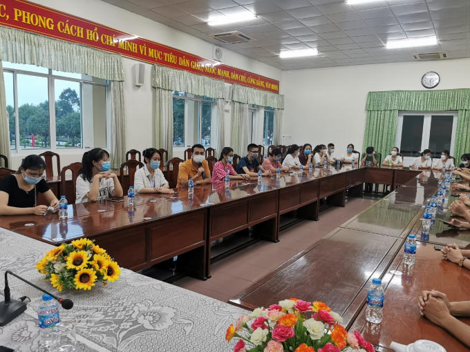 Cac thanh vien trong doan tinh nguyen den nhan nhiem vu