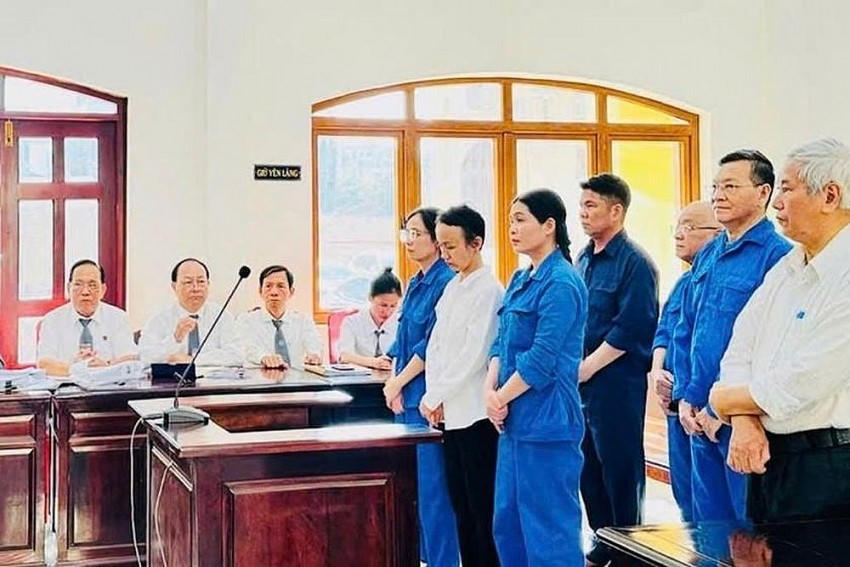 Các bị cáo đã gây thiệt hại cho trường hơn 23,5 tỷ đồng và gây thất thoát cho ngân sách nhà nước hơn 1,5 tỷ đồng.