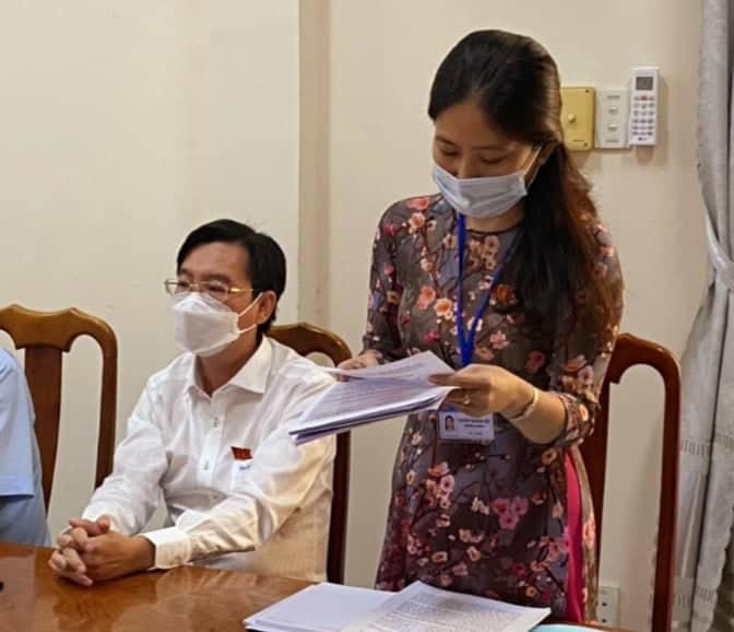 Đại diện UBND TP Vũng Tàu công bố quyết định tạm đình chỉ công tác đối với cán bộ phường 12.