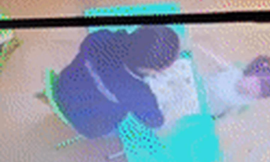 Hành động của cô giáo (Ảnh: Cắt từ clip).