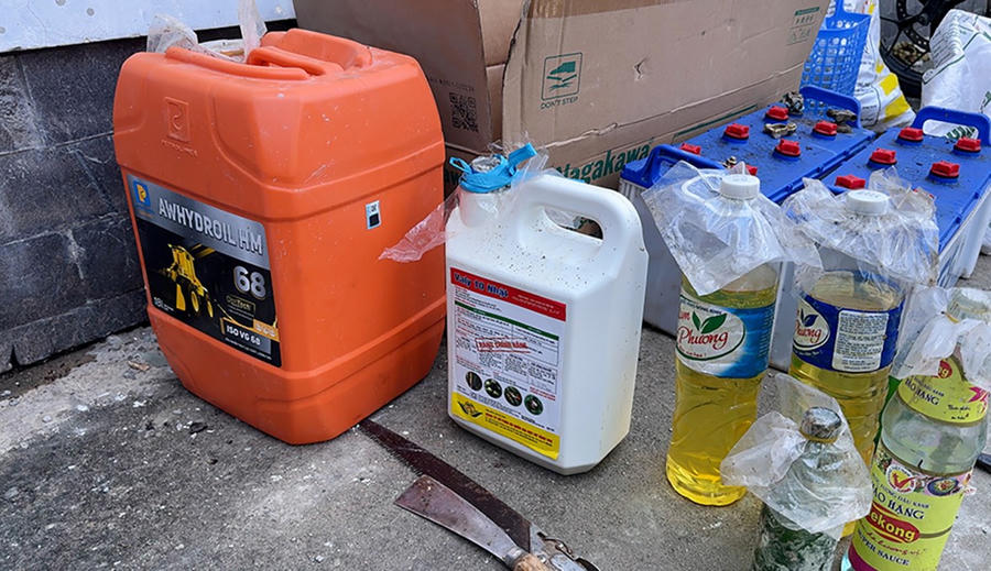 Vật dụng được các đối tượng chuẩn bị để chống đối lực lượng chức năng.