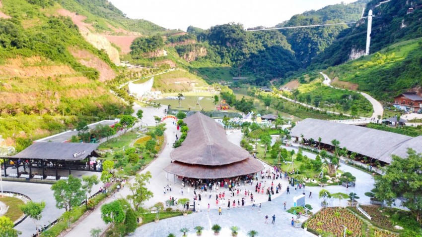 Toàn cảnh Mộc Châu Island nhìn tư trên cao.