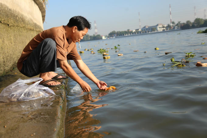 Tiễn cá ra sông.