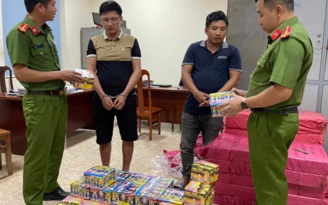 Đắk Lắk: Phát hiện đối tượng vận chuyển hơn 400kg pháo nổ