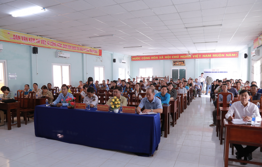 Các đại biểu dự Hội nghị tuyên truyền tại xã Đông Hưng A, huyện An Minh.