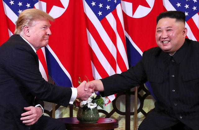 Bữa tối kết thúc, Tổng thống Mỹ Donald Trump và Chủ tịch Triều Tiên Kim Jong-un trở về khách sạn